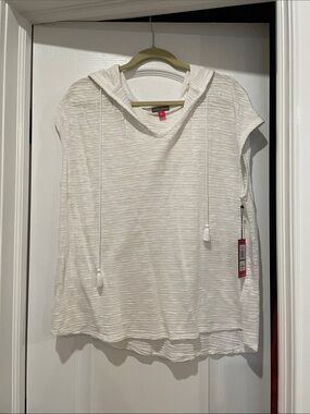 Vince Camuto White Short-Sleeve Hooded Pullover